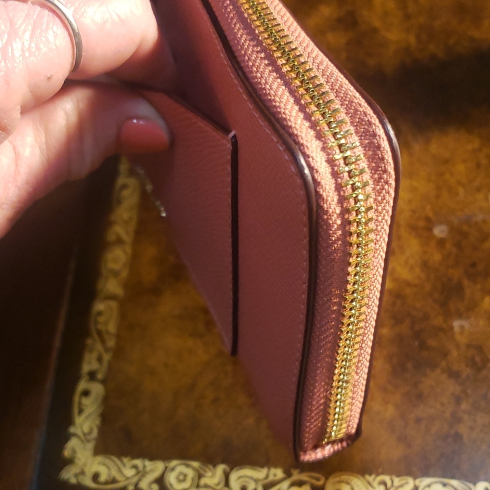 Coach Billfold - Picture 11 of 11